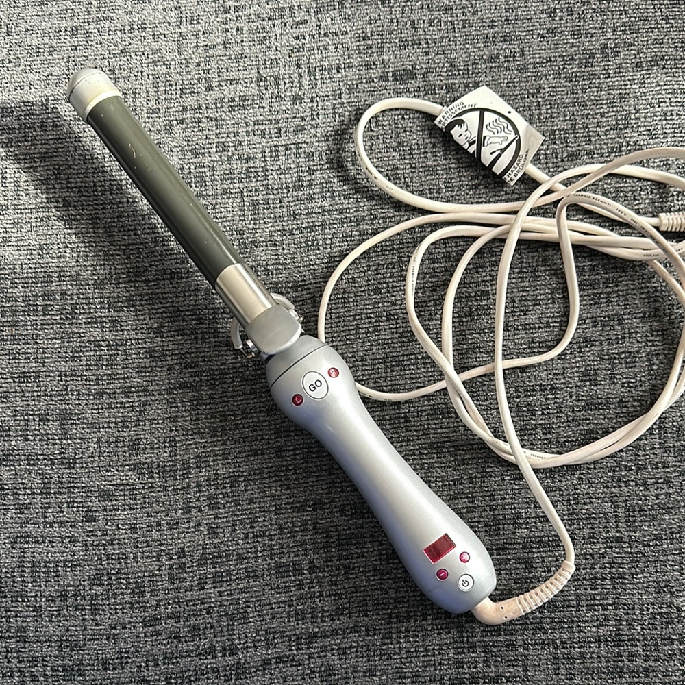 The Beachwaver Co. Hair Tool - Silver and Black